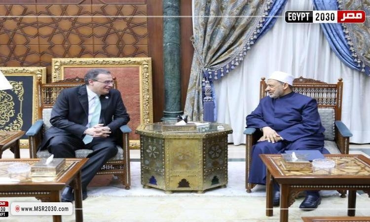 شيخ الأزهر يبحث تعيين 40 ألف معلم مع رئيس الجهاز المركزي للتنظيم والإدارة