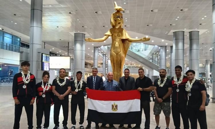 استقبال حافل لأبطال المصارعة بعد التألق في البطولة الأفريقية للمدارس