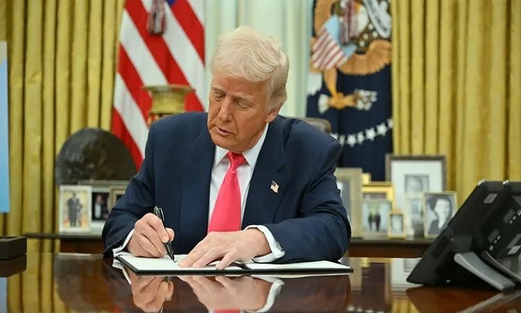 ترامب يقيل مفوضة "إحصاءات العمل" بعد تقرير صادم عن توقف نمو الوظائف