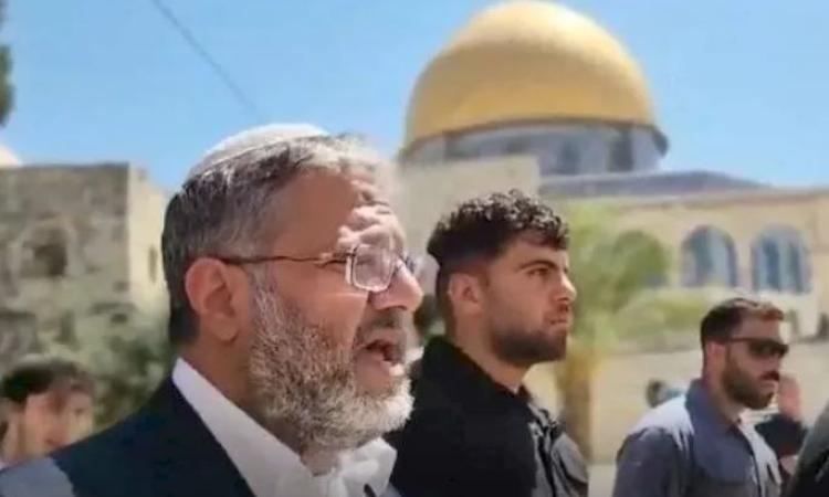 1251مستوطنا يقتحمون باحات المسجد الأقصي بقيادة وزير الأمن القومي الإسرائيلي