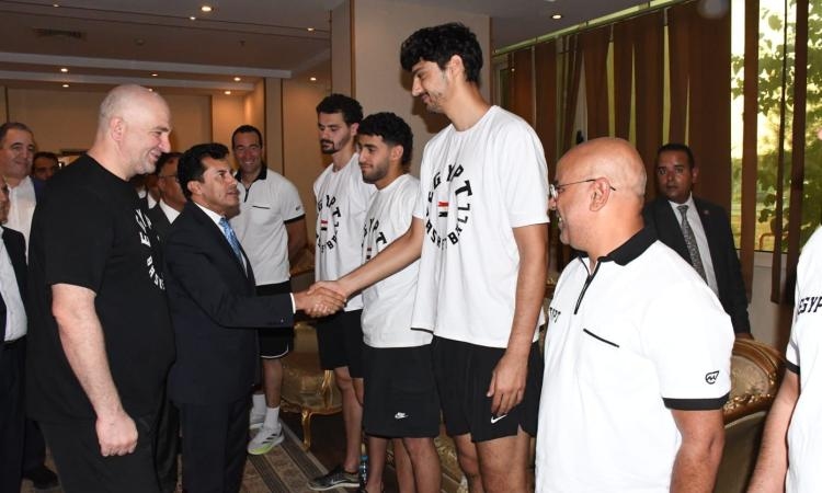 وزير الرياضة يلتقي منتخب السلة قبل المشاركة في الأفروباسكت