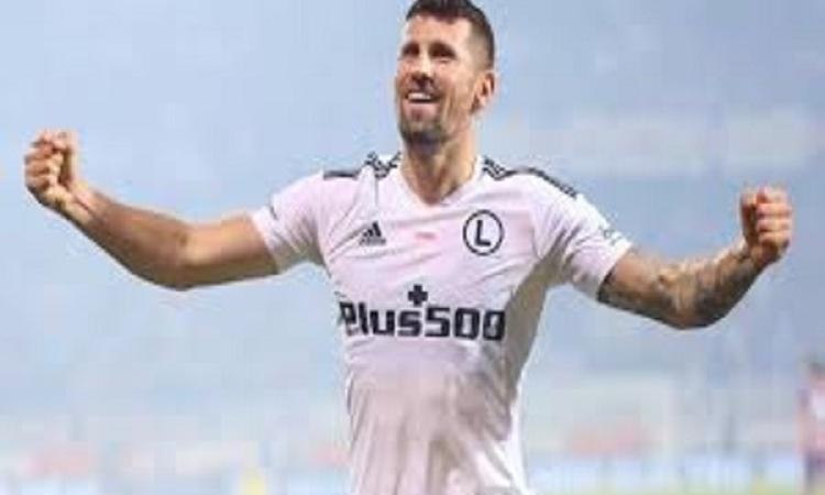 ليون الفرنسي يعزز صفوفه بالتشيكى شولك مقابل 10 ملايين يورو