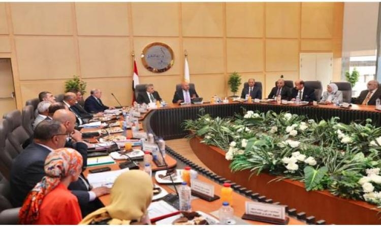 وزير النقل يوجه بتنفيذ مشروعات شركة قناة السويس لتنمية المواني البحرية