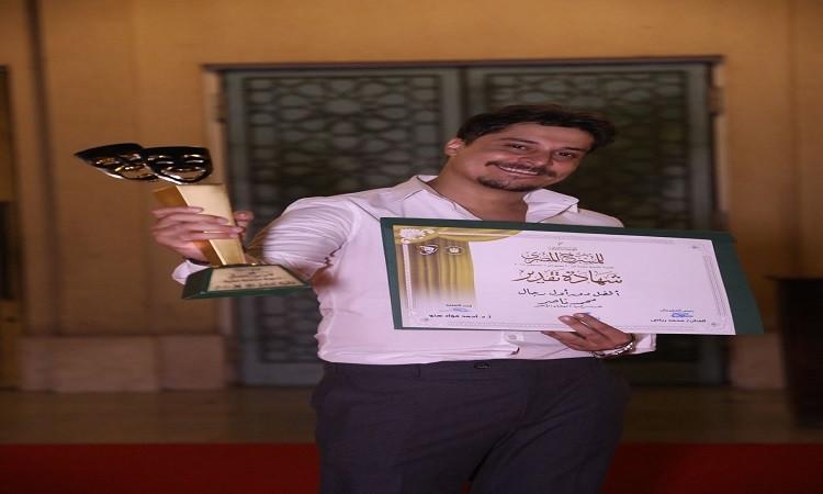 محمد ناصر يحصد جائزة أفضل ممثل مسرحي بالمهرجان القومي للمسرح