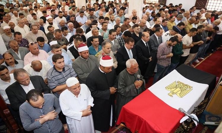 محافظ المنوفية يتقدم الجنازة العسكرية للرائد أحمد حافظ بمسقط رأسه