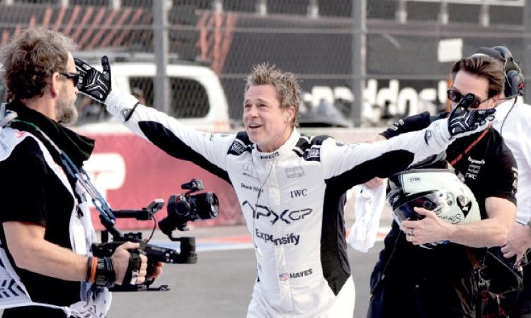 فى فيلم « F1» براد بيت.. نجم الحلبة الذى يعرف طريقه إلى القلوب