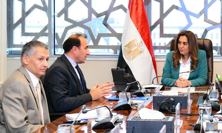 منال عوض تؤكد أهمية تعظيم الاستفادة من الشراكات الدولية