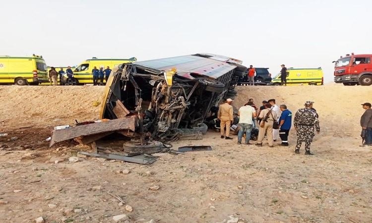 محافظ أسيوط يتابع الحالة الصحية لمصابي حادث أوتوبيس على الطريق الصحراوي