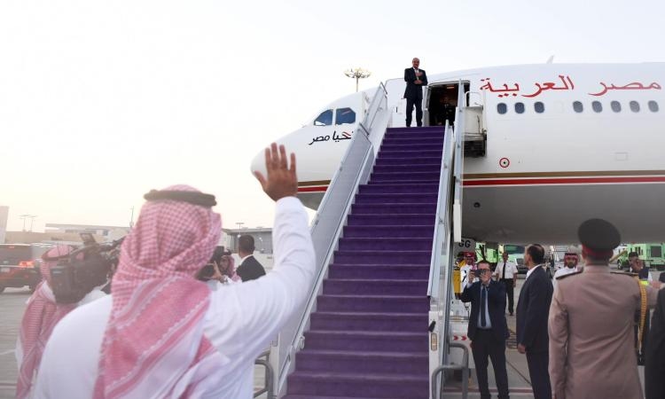 الرئيس السيسي يعود إلى أرض الوطن بعد زيارة قصيرة للسعودية