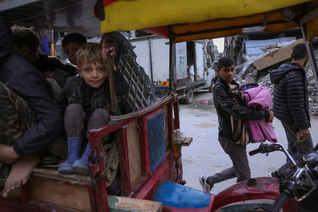 Israeli bombing kills two, wounds others in Khan Younis
