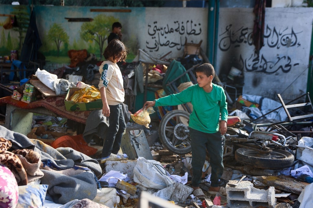 Israeli protesters break into Unrwa facility in occupied east Jerusalem