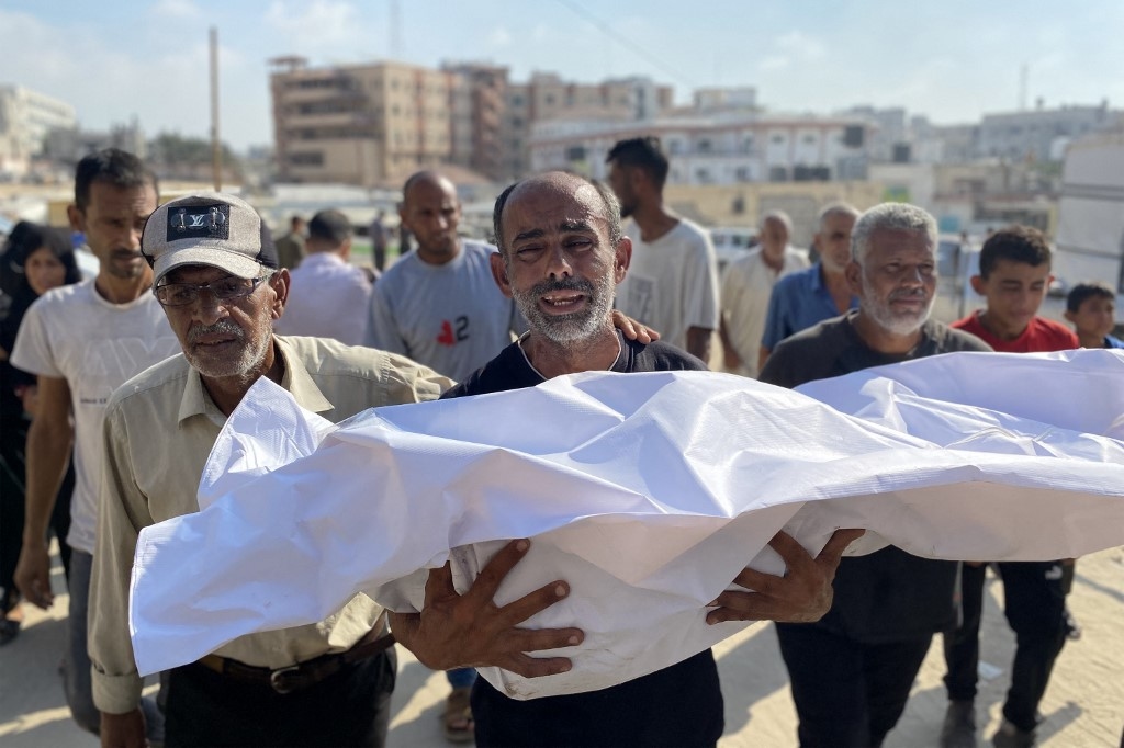 Israeli attacks kill 43 in Gaza, including six seeking aid