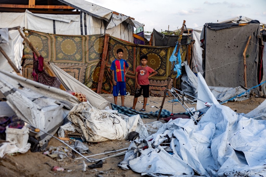 Majority of Palestinians are too weak from starvation to access aid, report says