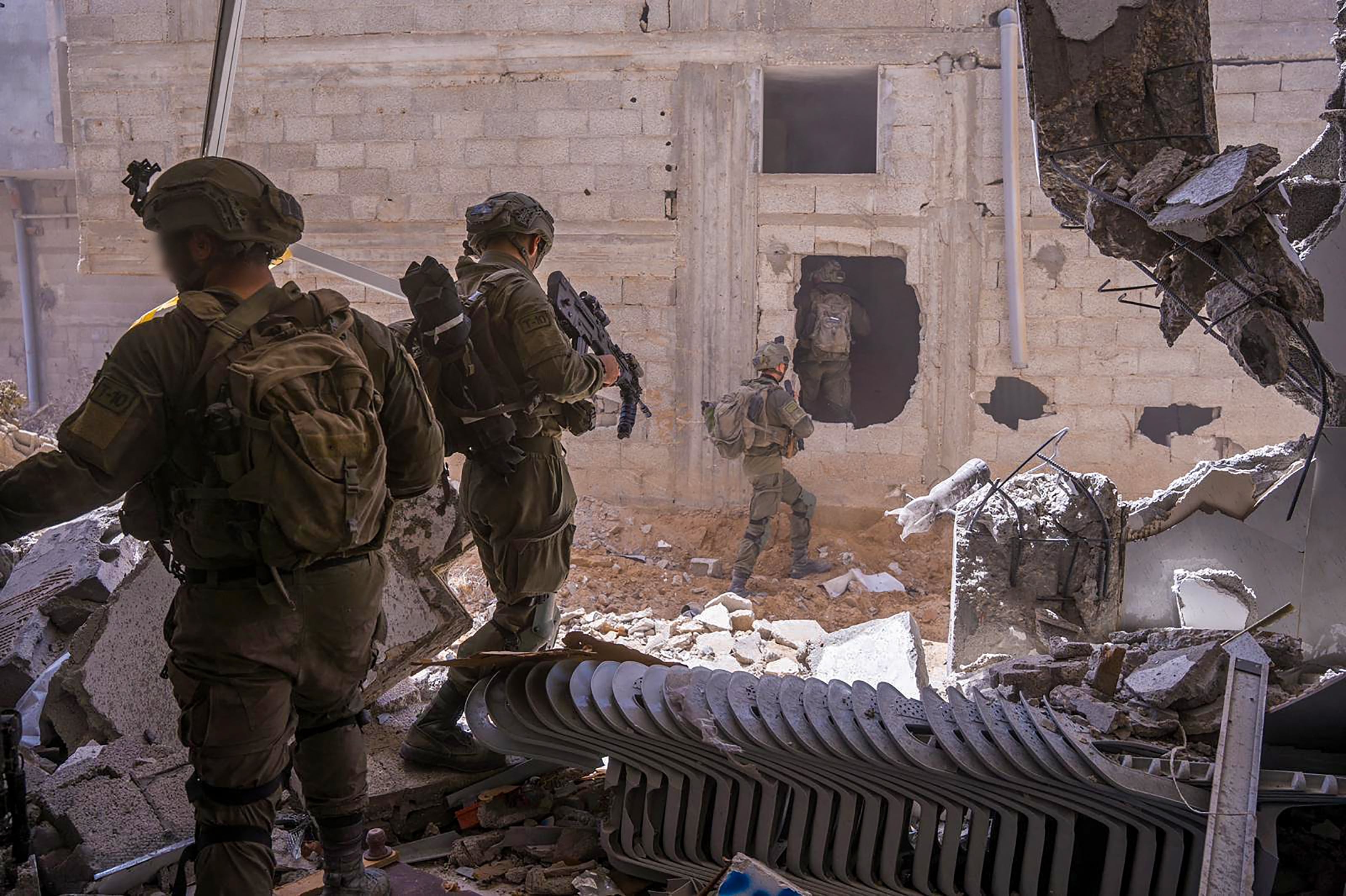 Israeli troops selling loot stolen from Gaza and Lebanon, investigation reveals
