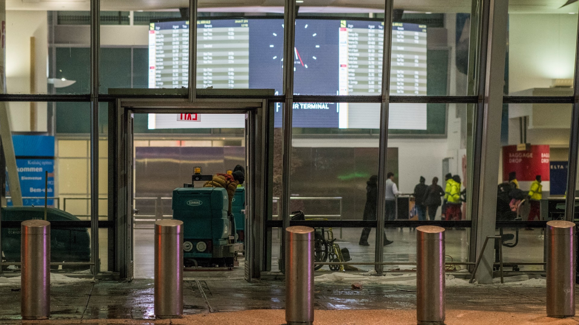 International visitors to US decrease by 11 percent in March