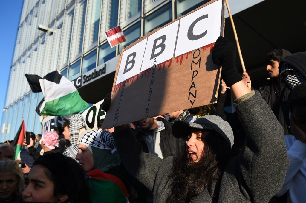 UK police accused of being heavy-handed at protest against BBC coverage on Gaza