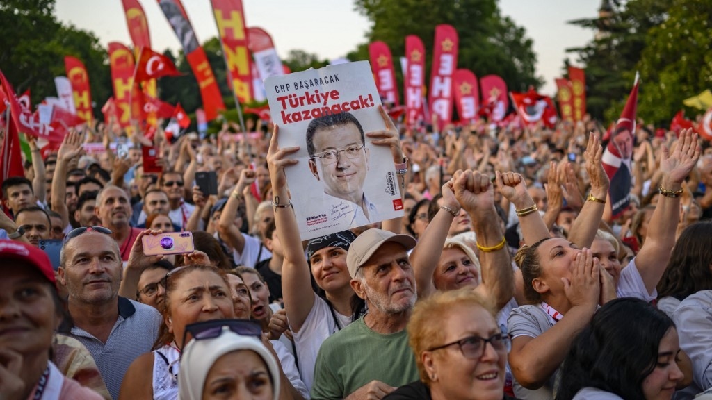 Three more opposition mayors arrested in Turkey