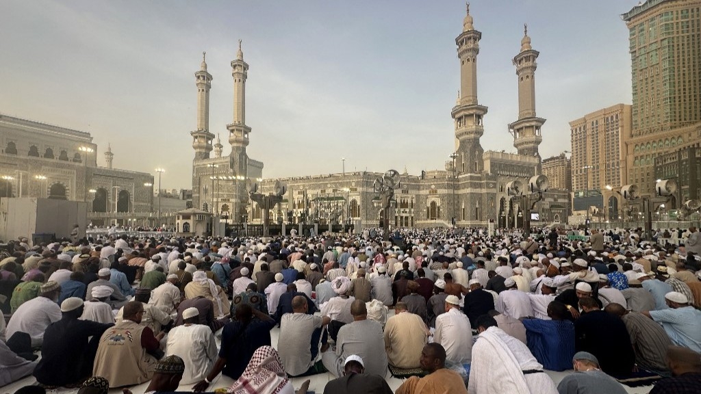Saudi Arabia launches permit crackdown to stop heat deaths during Hajj