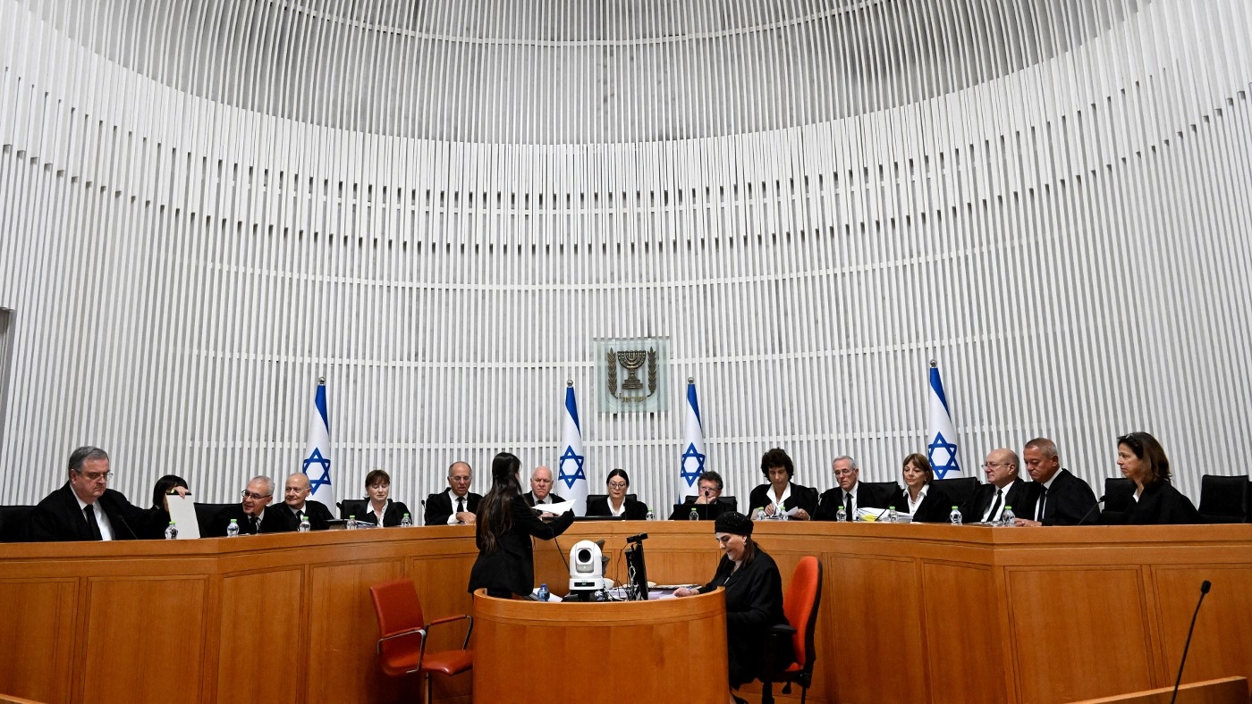 Israeli Supreme Court sets aside law to allow for prosecution of war