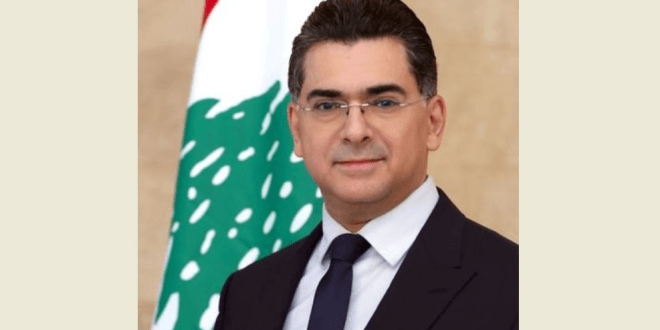 وزير الاعلام كرّم الفنان الراحل فؤاد عواد وسلم عائلته درع 'تلفزيون لبنان'