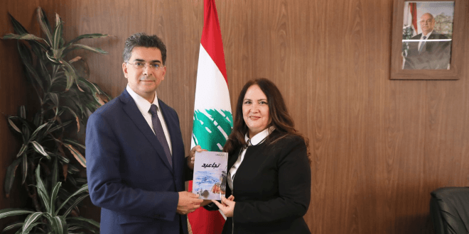 وزير الإعلام تسلم من إكرام صعب إصدارها الأدبي الأول 'تجاعيد'