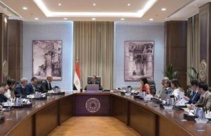 رئيس الوزراء يبحث تعزيز الشراكة مع القطاع الخاص بالمدارس الفنية المتخصصة