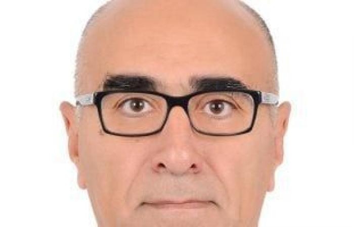 ابتكر جهاز لجراحة تصحيح اعوجاج العمود الفقرى.. فوز أستاذ جراحة العظام بطب قصر العينى بمعرض جنيف