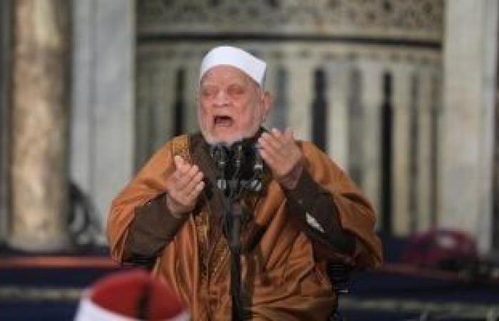 الدكتور أحمد عمر هاشم يجرى فحوصات طبية بعد تعرضه لوعكة صحية