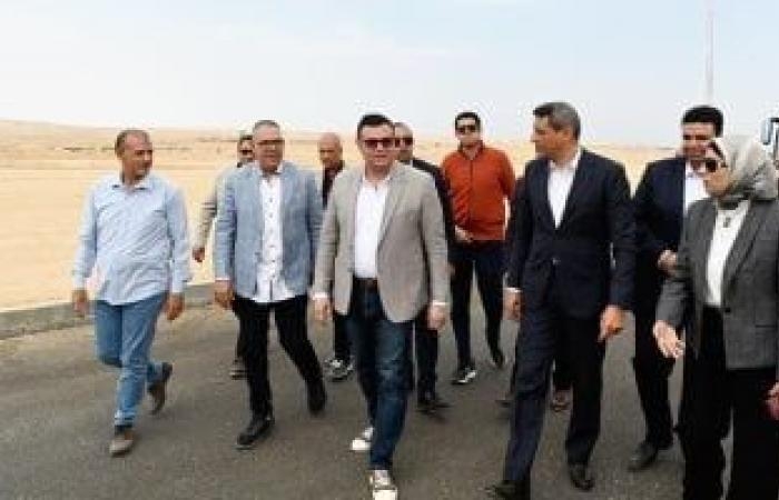 وزير الإسكان يتفقد مشروع "الإسكان الحر" بمدينة السويس الجديدة