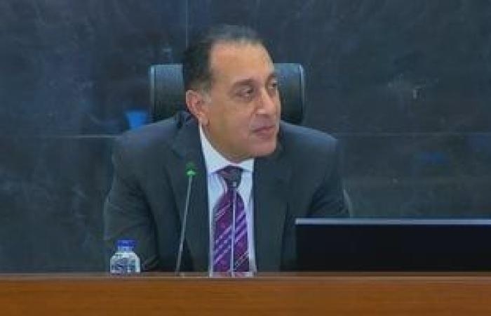 رئيس الوزراء يُتابع جهود اللجنة الطبية العليا والاستغاثات بمجلس الوزراء