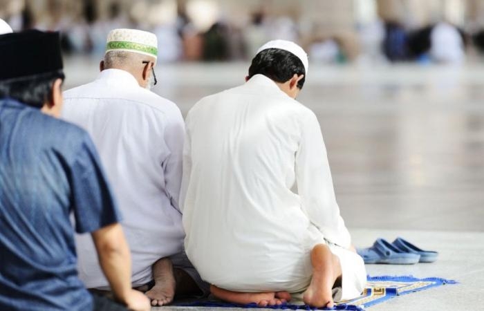 ما حكم إقامة صلاة الجمعة في الزوايا المتقاربة؟.. الإفتاء