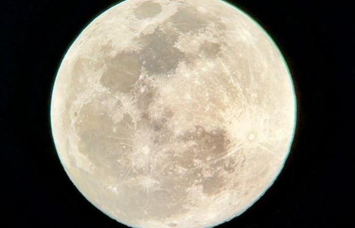 حكاية "قمر الحليب".. تفاصيل عن ظاهرة يترقبها العلماء