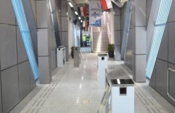 استعدادا للتشغيل.. شاهد محطات الأتوبيس الترددى من الداخل "صور"