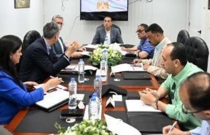 رئيس الوزراء يجتمع مع الرئيس التنفيذى لشركة "أنجلو جولد أشانتى"