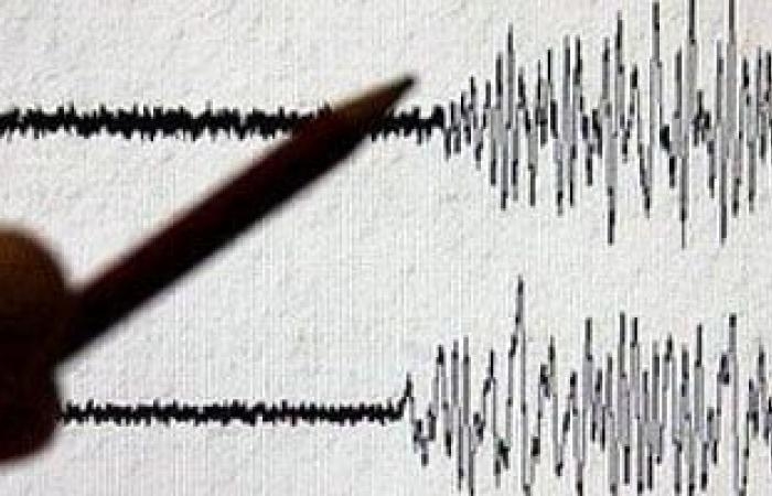 زلزال بقوة 5.7 درجة يدمر 140 منزلا فى جزيرة سومطرة الإندونيسية
