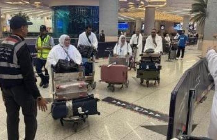 حجاجنا يصلّون بالمسجد النبوى استعدادًا لرحلة الطواف والمشاعر