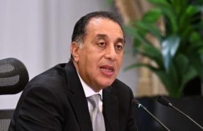 رئيس الوزراء يسلم عددا من عقود وحدات "سكن لكل المصريين" بأكتوبر الجديدة