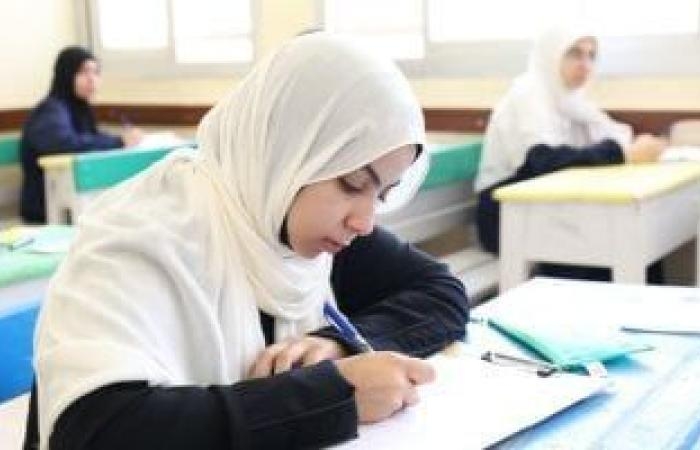ارتياح لسهولة امتحان القرآن والحديث لطلاب القسم الأدبى بالثانوية الأزهرية