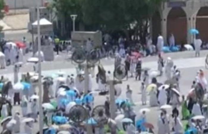 بث مباشر.. حجاج بيت الله يقفون على صعيد عرفات الطاهر لأداء