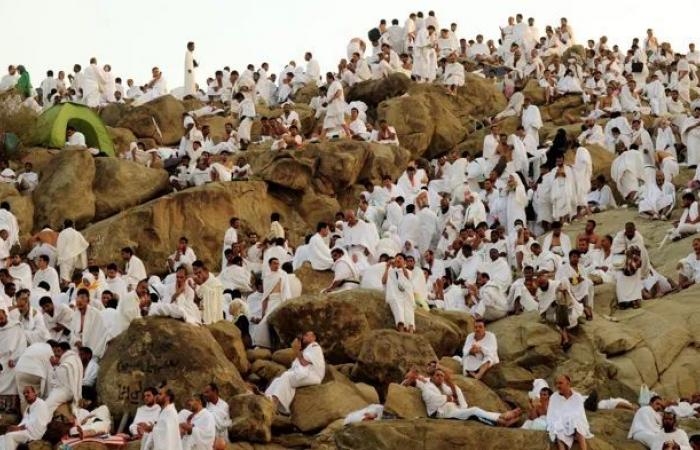 ضيوف الرحمن "على صعيد عرفات" لأداء ركن الحج الأعظم
