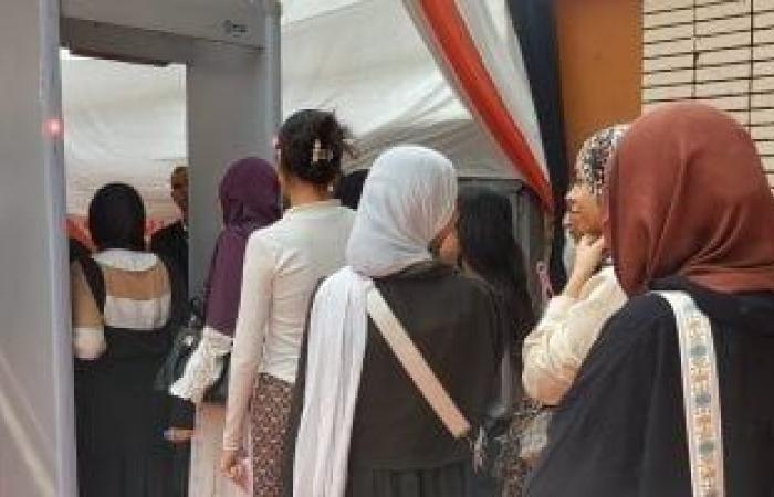 تفتيش ذاتى ومنع للهواتف.. إجراءات مشددة فى لجان الثانوية العامة