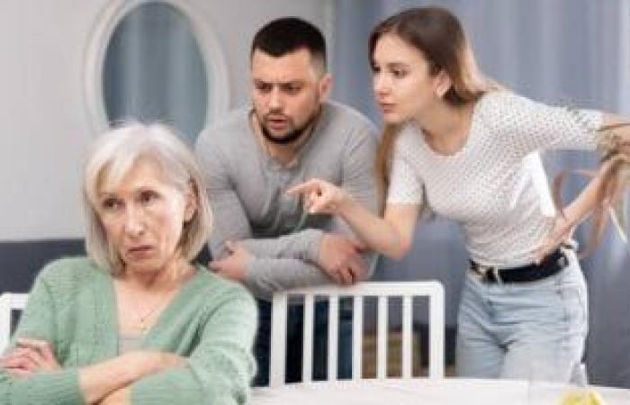 حماتي معاها مفتاح البيت وبتدخل دون استئذان.. عضو بمركز الأزهر تعلق