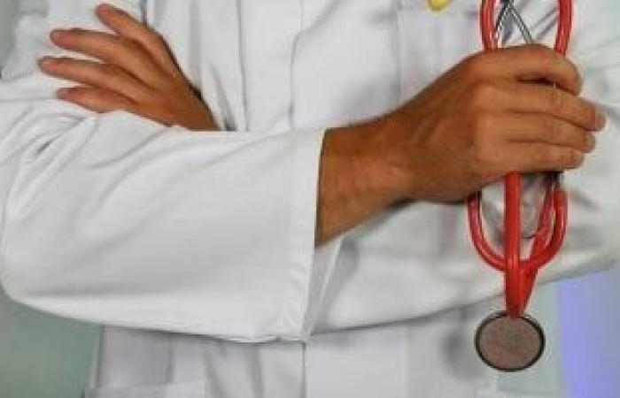 فرص عمل ذهبية للأطباء المصريين بدولة خليجية براتب 350 ألف جنيه شهريًا