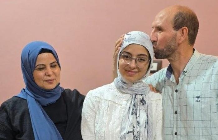 هديتي عربية .. وأحلم أن أكون طبيبة
