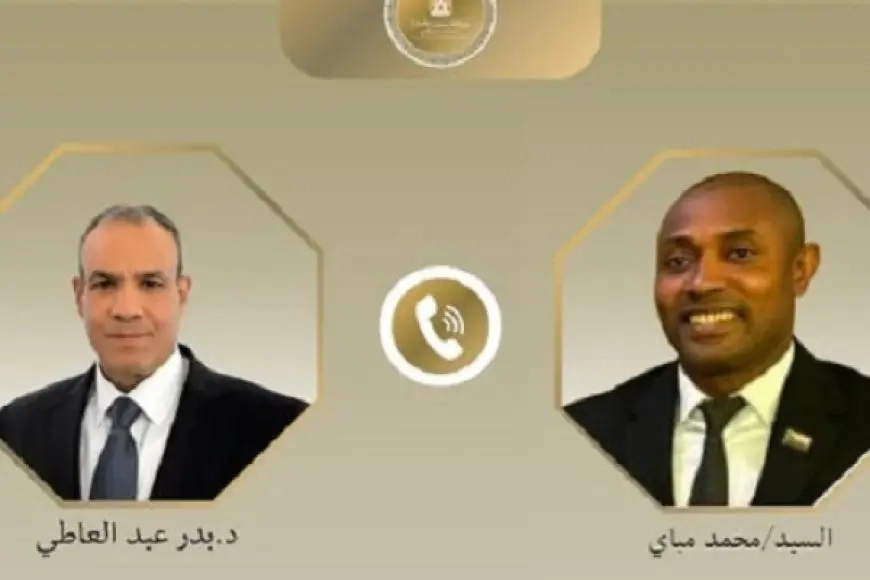 وزير الخارجية يبحث هاتفياً مع نظيره القمري تعزيز العلاقات بين البلدين