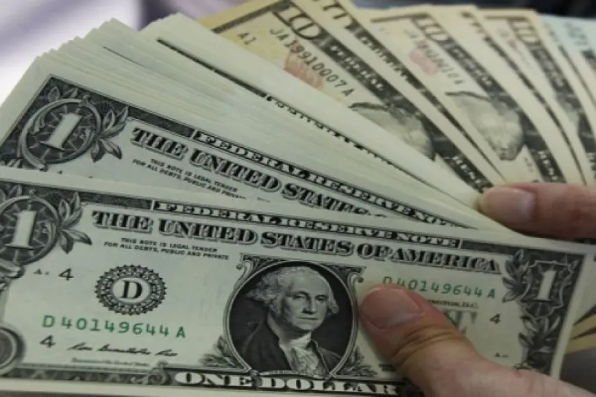 الدولار الأمريكى عند أدنى مستوى له في 3 سنوات بسبب سياسات ترامب