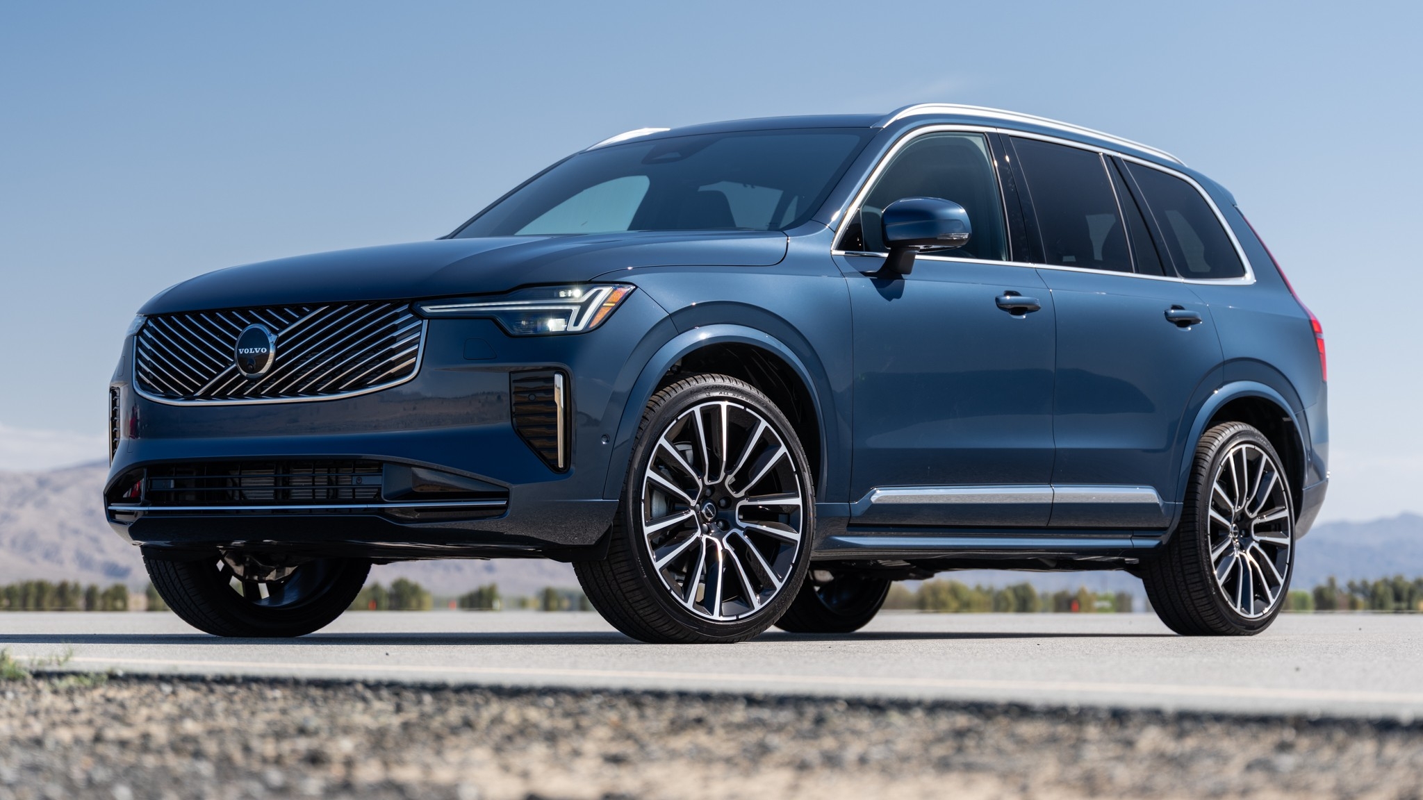 2025.5 Volvo XC90 B6 First Test Review: Updated SUV Hits and Misses