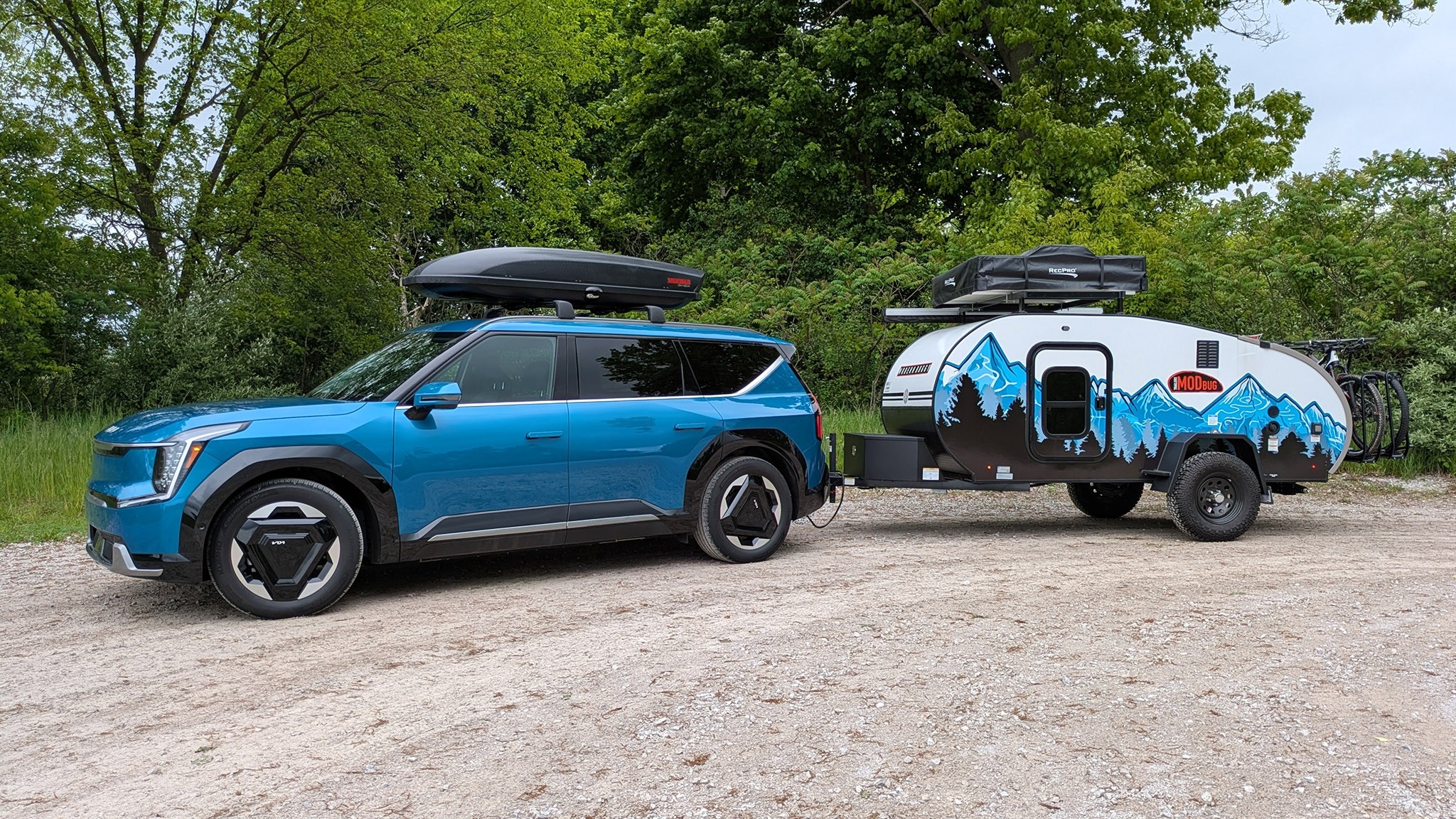 How Do a Camper, Bikes, and a Cargo Box Affect EV Range?