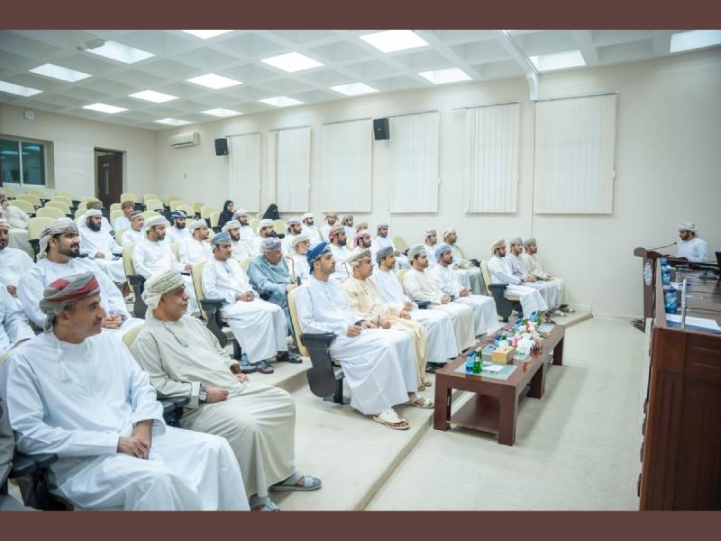 Oman's chamber of commerce hosts talks on civic councils' role