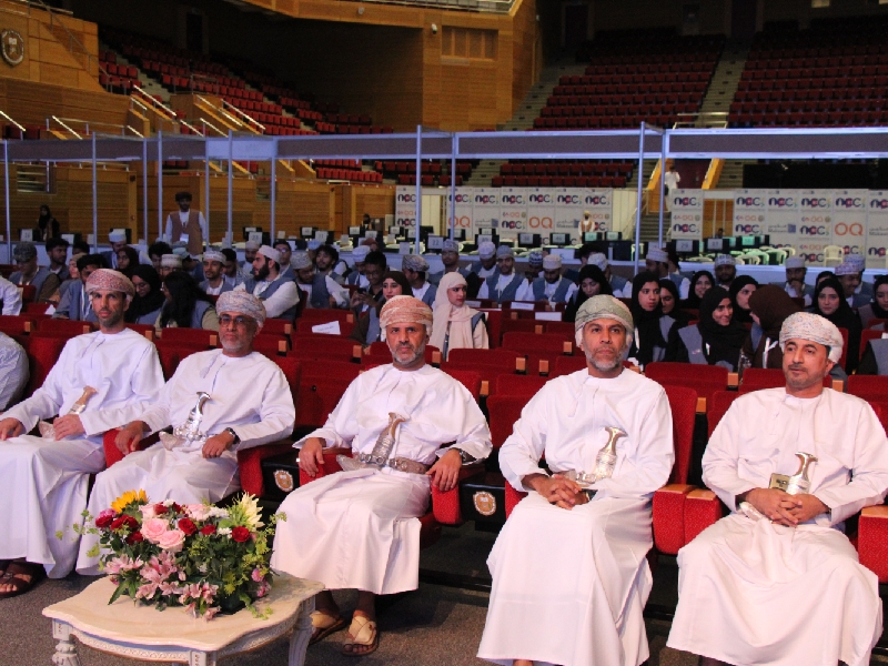 194 students compete in Oman university programming contest